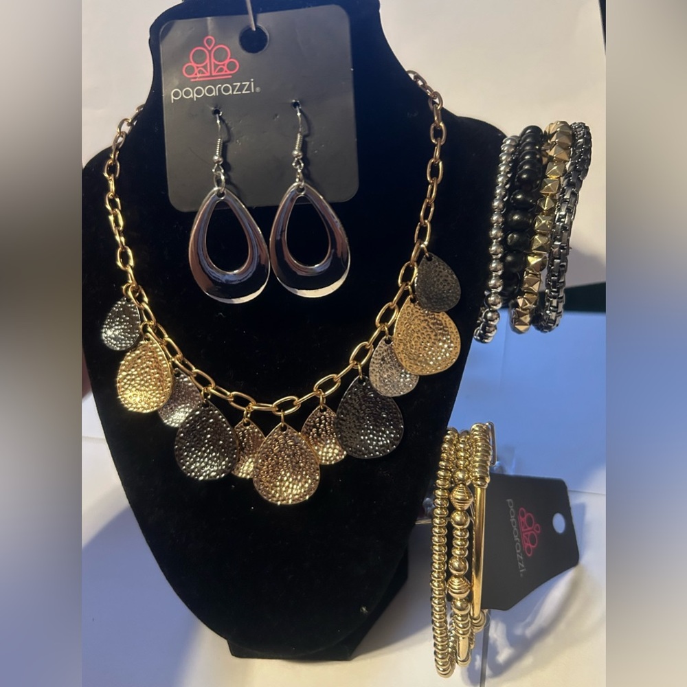 Paparazzi 4 pc Multi Color Metal Bundle